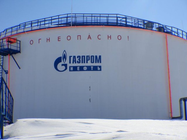 Разметка танкеров ГАЗПРОМ флуоресцентной эмалью